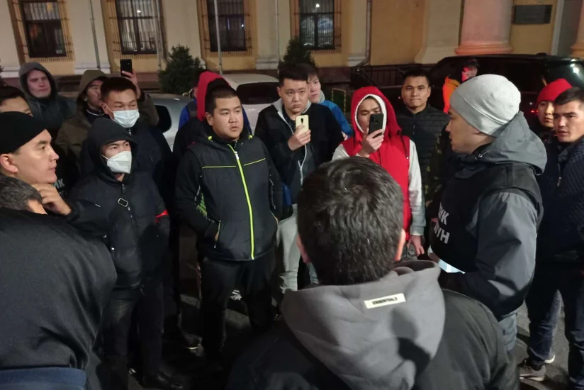 Qırğızıstanda kütləvi davada 29 nəfər zərər çəkib, silahlı şəxslər saxlanılıb
