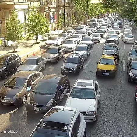 Bakının bir sıra yollarında tıxac yaranıb - SİYAHI