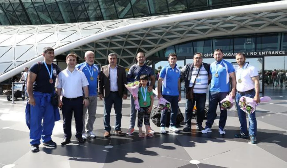 Şotlandiyada 14 medal qazanan usta cüdoçularımız vətənə qayıdıblar