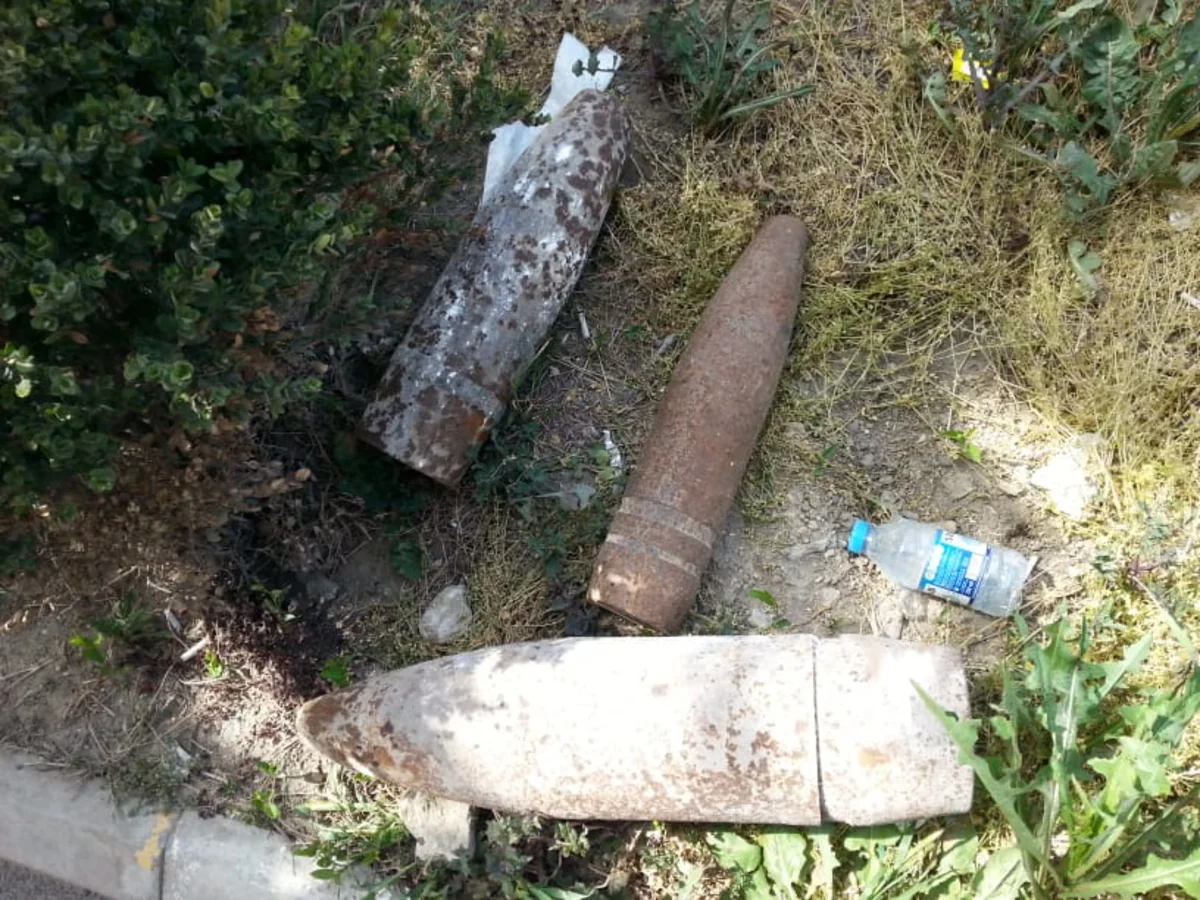 Bakıda polis bölməsinin ərazisində üç top mərmisi tapılıb