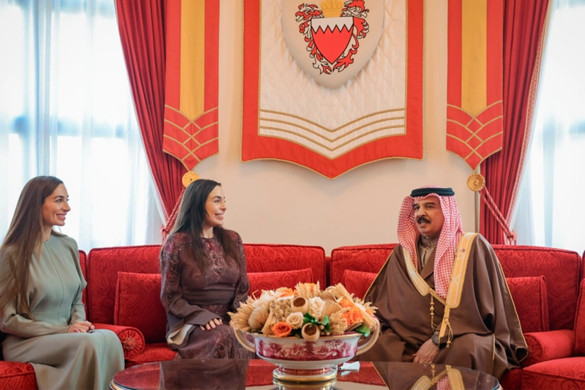 Bəhreyn Kralı Leyla Əliyeva və Arzu Əliyevanı qəbul edib