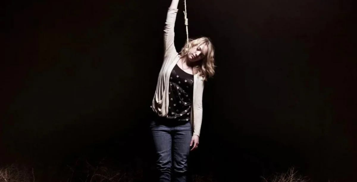 В Агсу повесилась девушка-инвалид