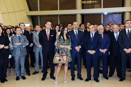 ​Leyla Əliyeva “Klassik avtomobil sərgisi”nin açılışında iştirak edib