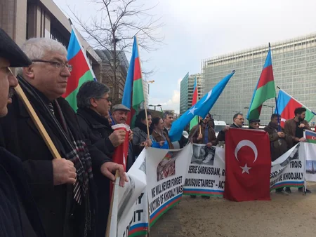 Mətbuat Şurasının sədri Brüsseldə “Xocalıya ədalət” mitinqinə qatılıb