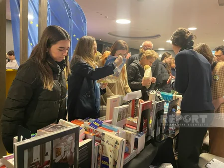 Tbilisidə “Qış xeyriyyə yarmarkasın”da Azərbaycanın mədəniyyət nümunələri təqdim olunub