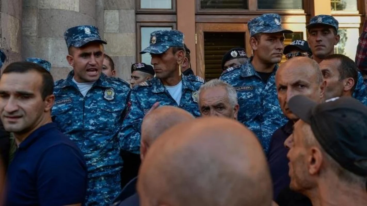 В Ереване полиция задержала 350 протестующих