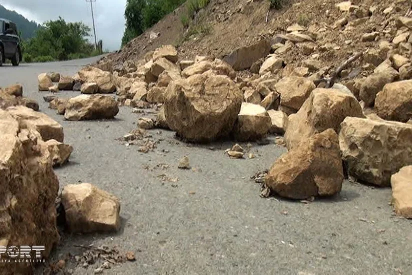 Astarada yeni çəkilən dağ yolu dağılaraq bərbad vəziyyətə düşüb - FOTO