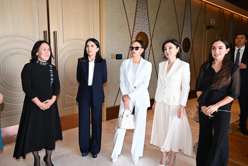 Azərbaycanın və Özbəkistanın birinci xanımları və qızları Daşkənddə sərgi ilə tanış olublar - YENİLƏNİB
