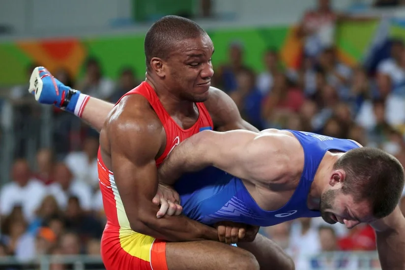 Ukraynalı olimpiya mükafatçısı: Nəyə görə Camalaya ev verirlər, bizə yox?