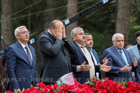 Azerbaijani people commemorate National Leader Heydar Aliyev