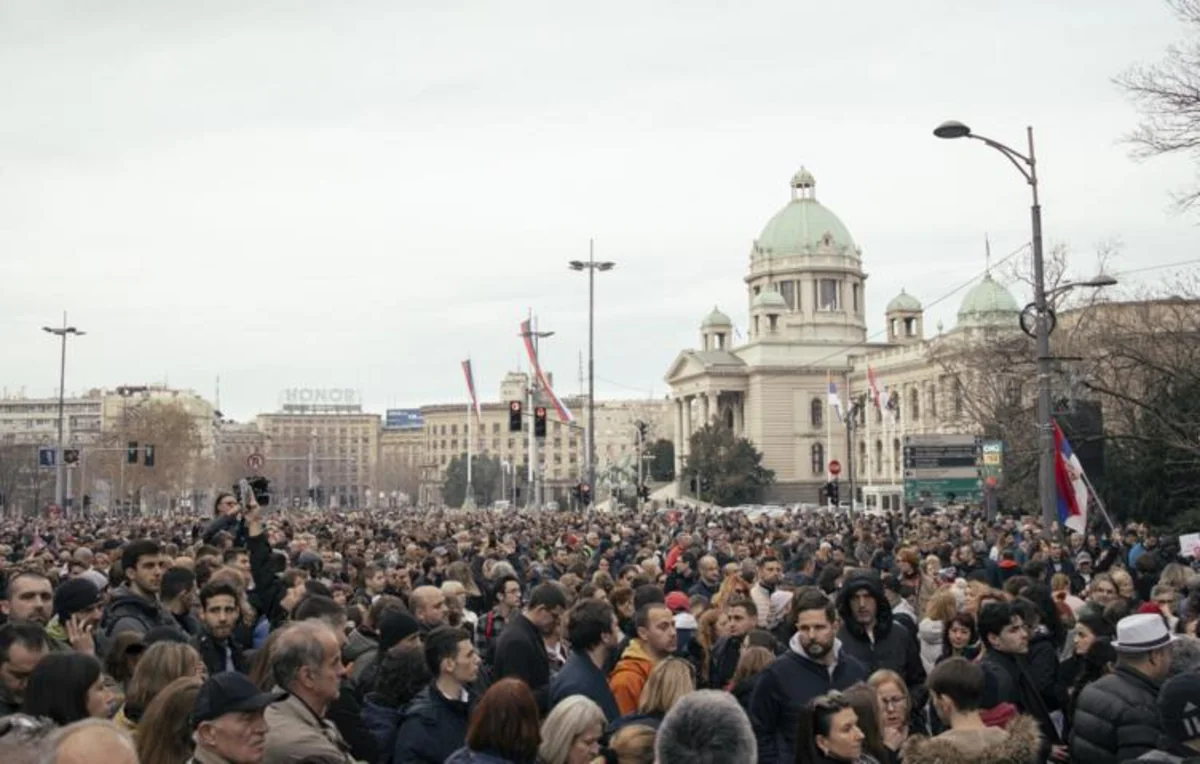 Belqradda etirazçıların sayı 100 mini ötüb