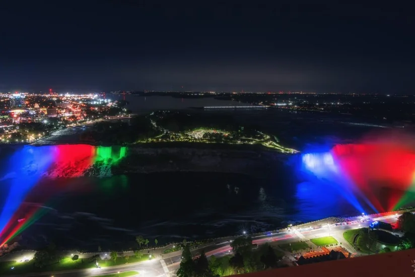 Niaqara şəlaləsi Azərbaycan bayrağının rənglərinə boyanıb