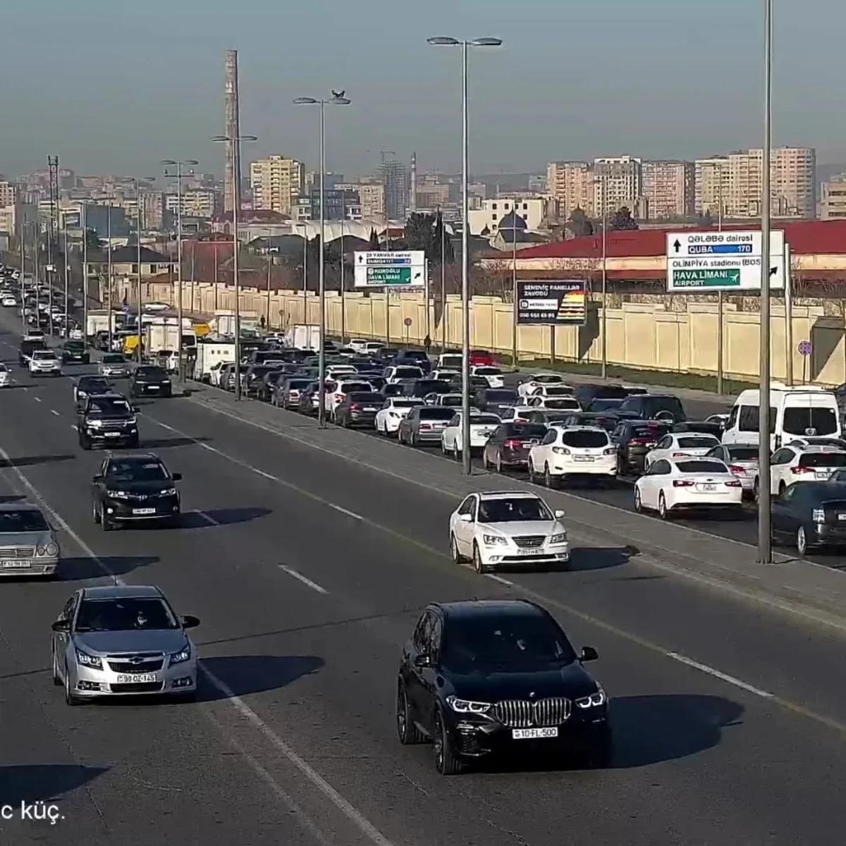 Bakının bir sıra yollarında nəqliyyatın hərəkətində çətinliklər yaranıb