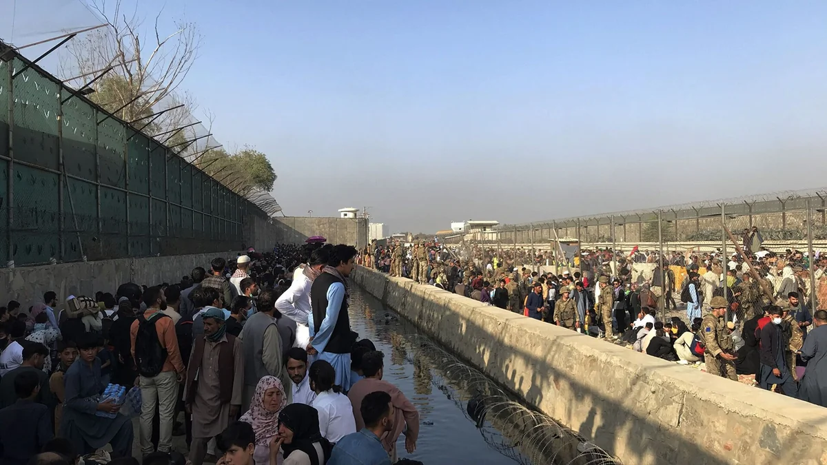 Evacuation resumes in Kabul after explosions outside airport