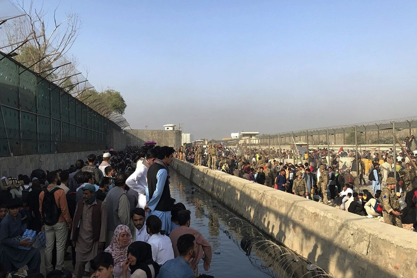 Evacuation resumes in Kabul after explosions outside airport