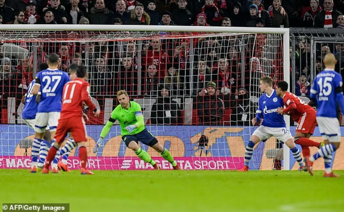 Бавария сократила отставание от Боруссии Д до 5 очков, обыграв Шальке-04