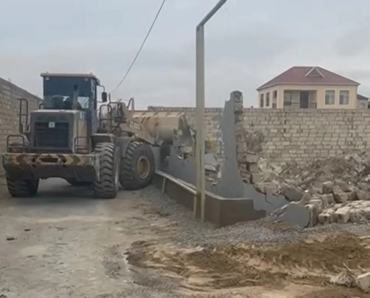 Bakıda qanunsuz tikili sökülüb