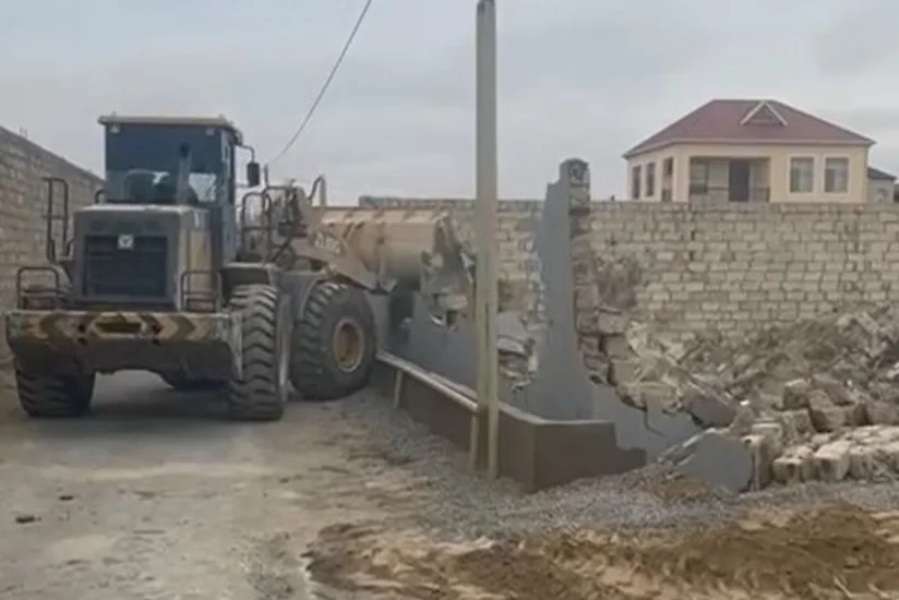 Bakıda qanunsuz tikili sökülüb