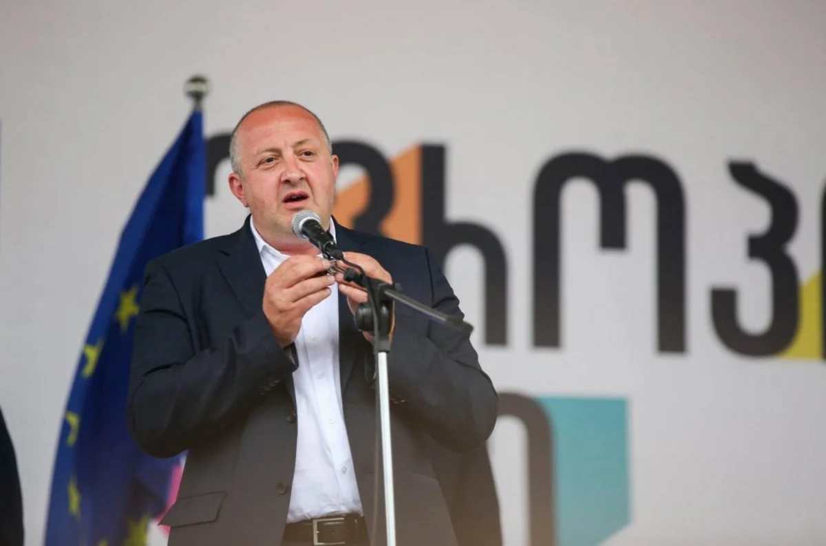 Gürcüstanın sabiq prezidentini mühafizəsiz qoydular