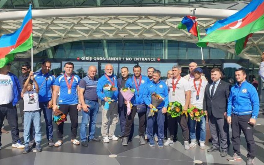 Dünya çempionatında 7 medal qazanan usta cüdoçularımız vətənə qayıdıblar