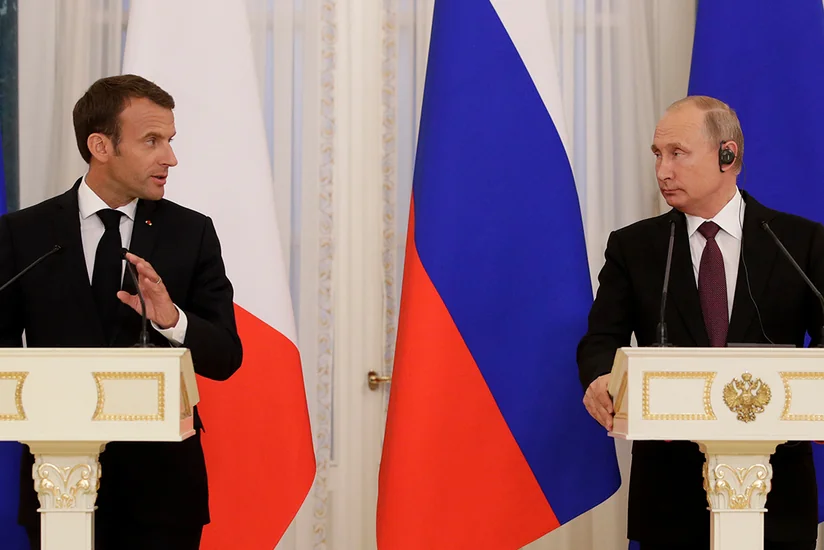 Макрон и Путин разговаривали по телефону больше двух часов