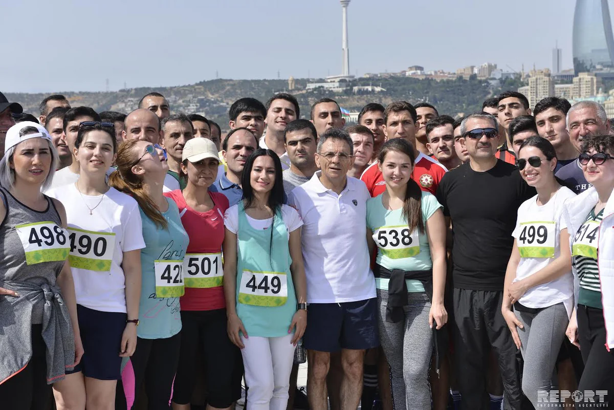 Bakıda 28 May - Respublika Günü münasibətilə yürüş keçirilib