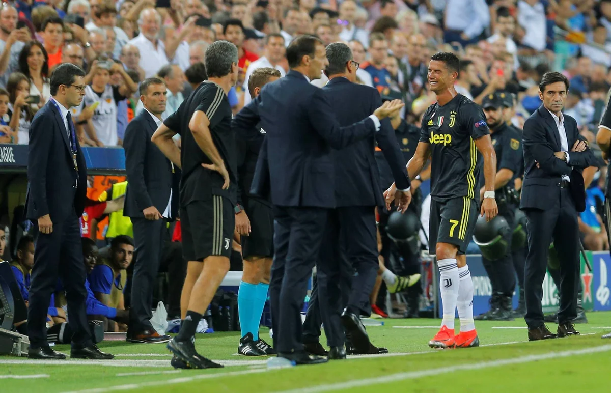 Аллегри: VAR помогла бы арбитру в разборе эпизода с Роналду