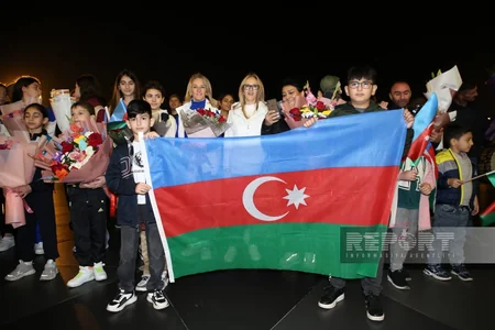 Avropa çempionatında uğurla çıxış etmiş gimnastlar Vətənə qayıdıblar