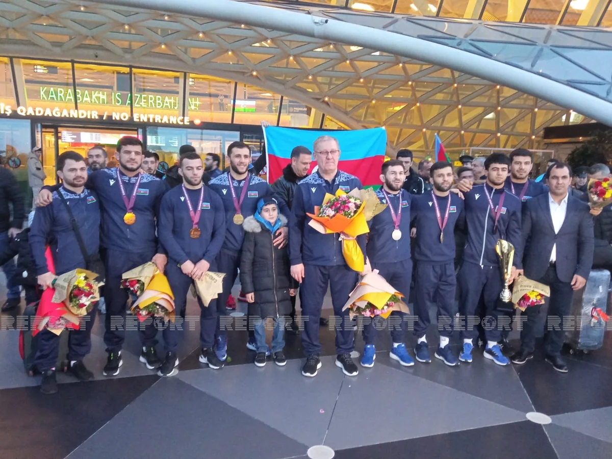 Yunan-Roma güləşi üzrə Avropa çempionu olan Azərbaycan millisi Vətənə qayıdıb