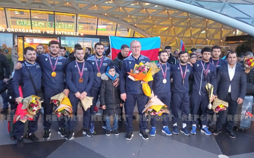 Yunan-Roma güləşi üzrə Avropa çempionu olan Azərbaycan millisi Vətənə qayıdıb