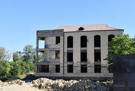 Ilham Aliyev and Mehriban Aliyeva view progress of works in newly-built facilities in Shusha