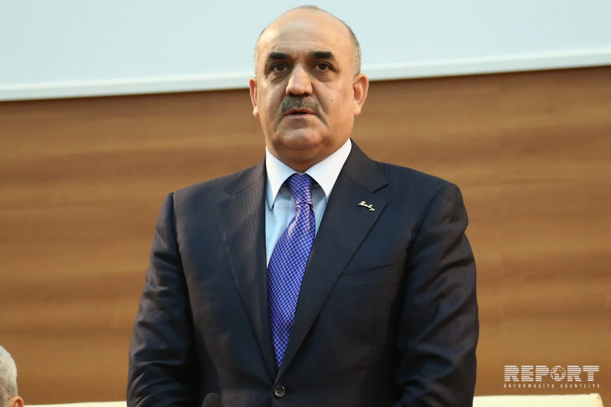 Milli Məclisdə deputatlar nazir Səlim Müslümova suallar ünvanlayıb