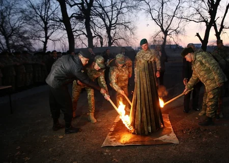 Generallar Od çərşənbəsini əsgərlərlə birlikdə qeyd etdi - FOTO - VİDEO
