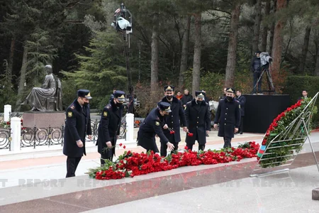 Azərbaycan xalqı Heydər Əliyevin xatirəsini yad edir - FOTOREPORTAJ