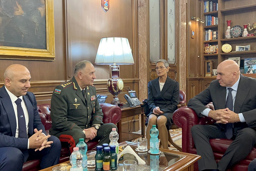 Kərim Vəliyev İtaliyanın müdafiə naziri ilə hərbi əməkdaşlığı müzakirə edib