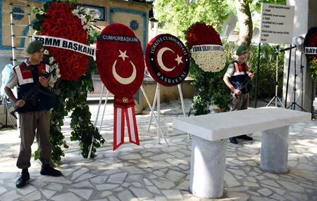 ​Süleyman Dəmirəl dəfn edilib