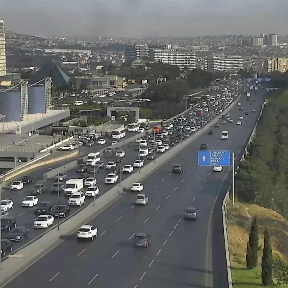 Bakının bir sıra yollarında tıxac yaranıb