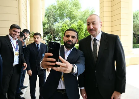 Президент Ильхам Алиев принял членов сборной Азербайджана по мини-футболу