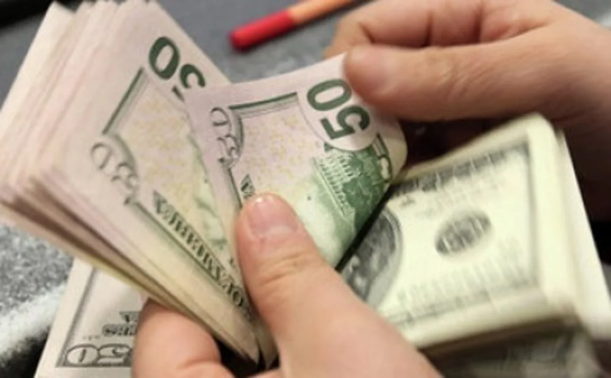 Azərbaycanda ​nağd valyuta satışı kəskin azalıb