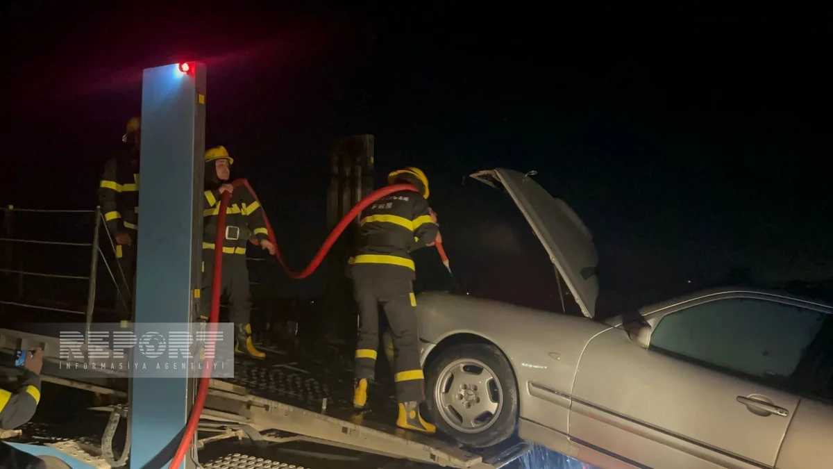 Kürdəmirdə avtomobil anidən yanıb