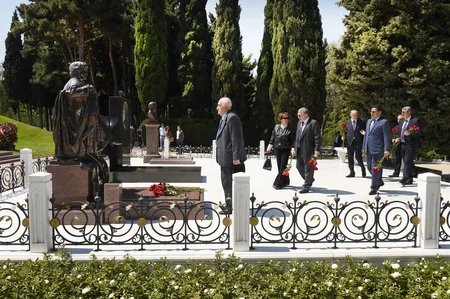 SOCAR rəhbərliyi ümummilli lider Heydər Əliyevin məzarını ziyarət edib