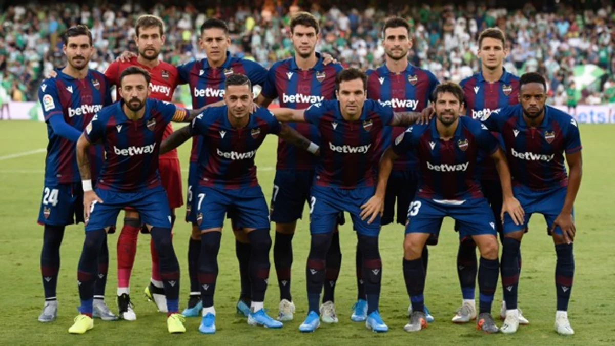İspaniyanın daha bir klubu futbolçuların maaşlarını azaldır