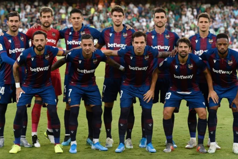 İspaniyanın daha bir klubu futbolçuların maaşlarını azaldır