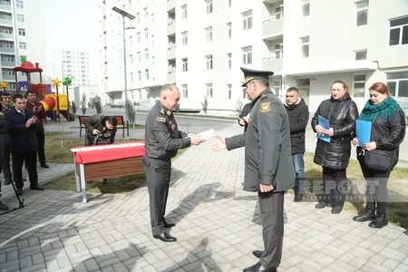 Qüsursuz xidmət etmiş bir qrup hərbi qulluqçuya mənzil verilib