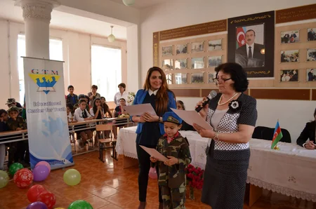 ​Məktəblilər Respublika Gününü qeyd ediblər