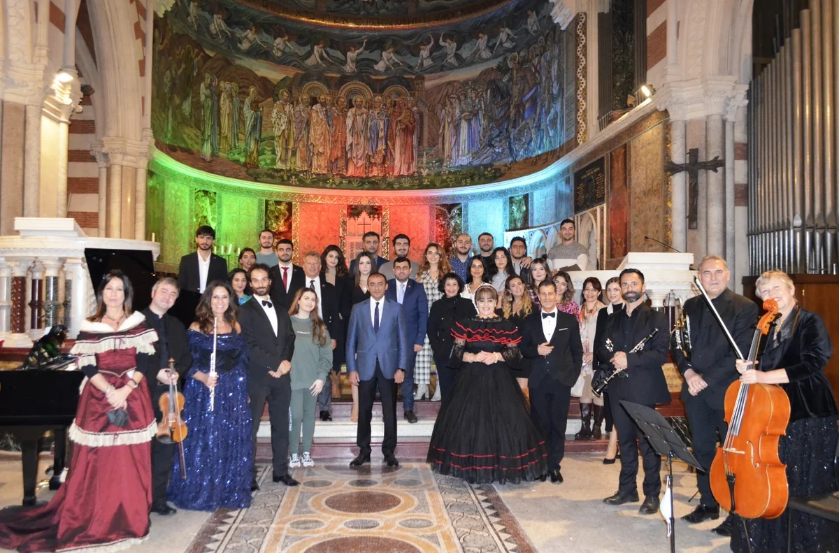 İtaliyada Zəfər Günü münasibətilə kilsədə konsert keçirilib