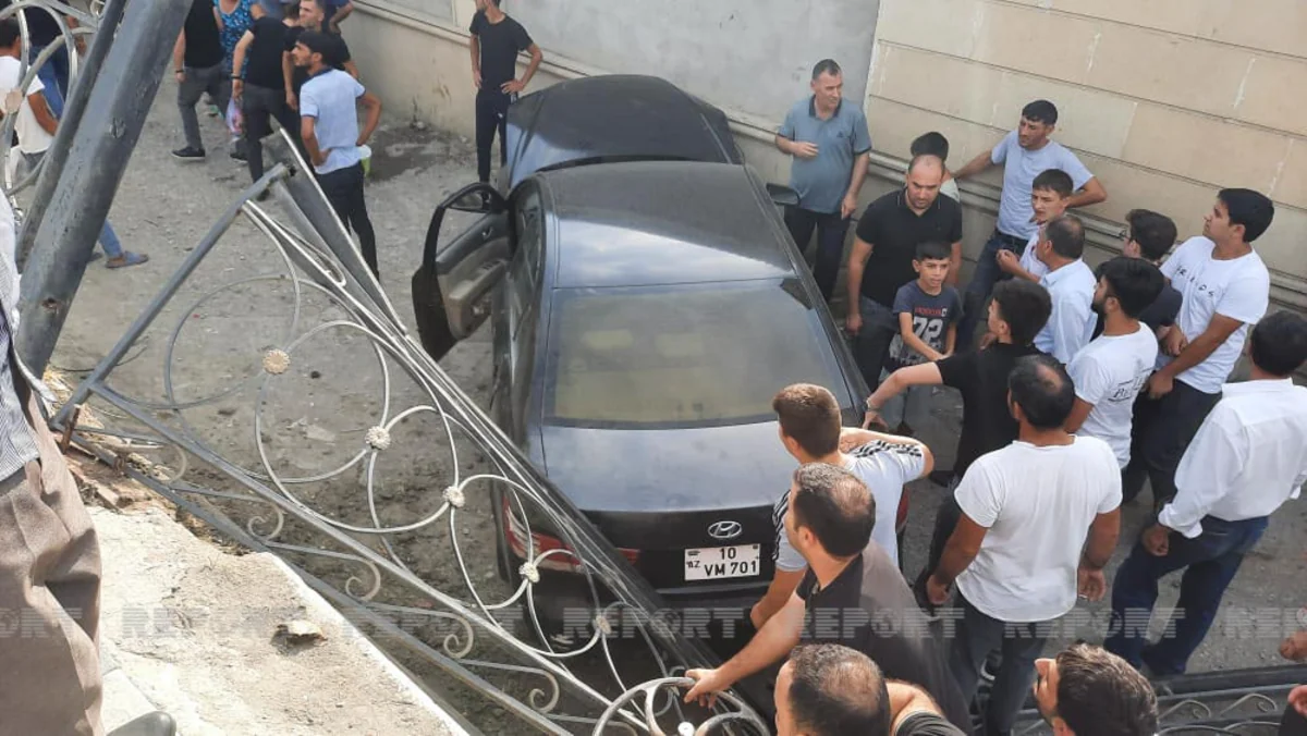 Kürdəmirdə avtomobil körpüdən aşıb, sürücü xəsarət alıb