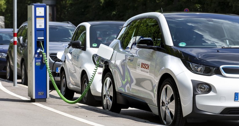 Avropa Komissiyası şirkətləri 2030-cu ildən yalnız elektromobil almağa məcbur etmək istəyir