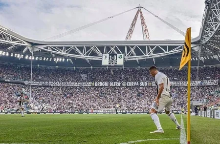 Ronaldu Yuventusla rəsmi oyunda ilk qollarını vurub - VİDEO