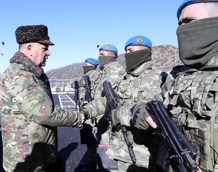 Zakir Həsənov Laçında hərbçilərlə görüşüb, döyüş hazırlığı ilə bağlı tapşırıqlar verib